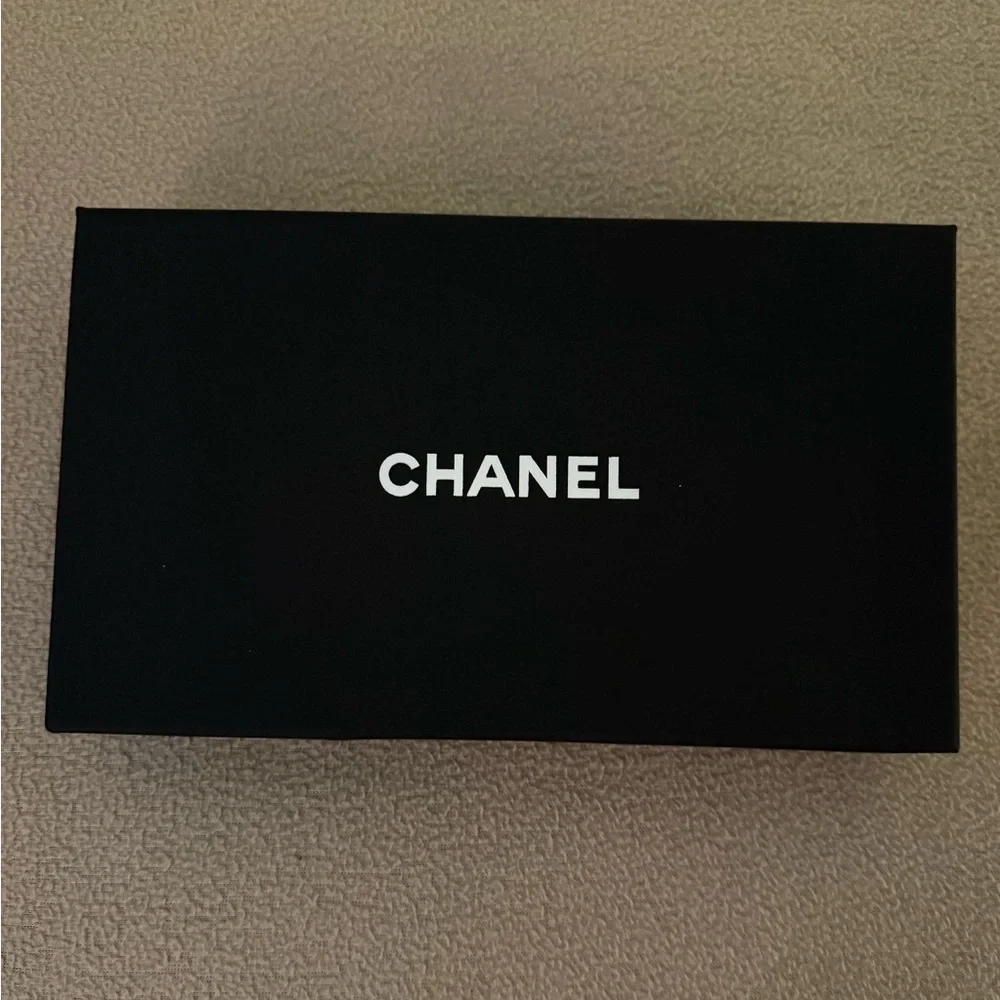 Chanel/Makeup Velvet Pouch - Picture 3 of 7